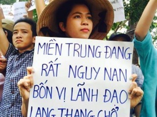 Huỳnh Phương Ngọc tham gia biểu tình tại Sài Gòn sáng 1/5.