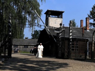 20160729 ĐTC tham Auschwitz