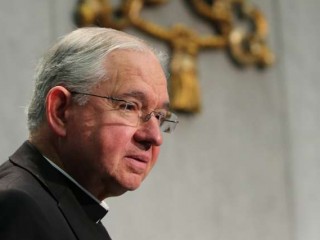 Archbishop_Jos_Horacio_Gmez_3_of_Los_Angeles_at_a_press_briefing_on_the_Synod_of_Bishops_in_Vatican_City_Oct_22_2015_Credit_Daniel_Ibanez_CNA_10_22_15