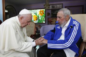 ĐGH và Fidel Castro trong một chuyến thăm Havana tháng 9/2015. ALEX CASTRO AP