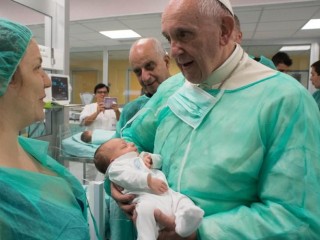 20160916T1457-032-CNS-POPE-MERCY-FRIDAY-LIFE_800-800x500