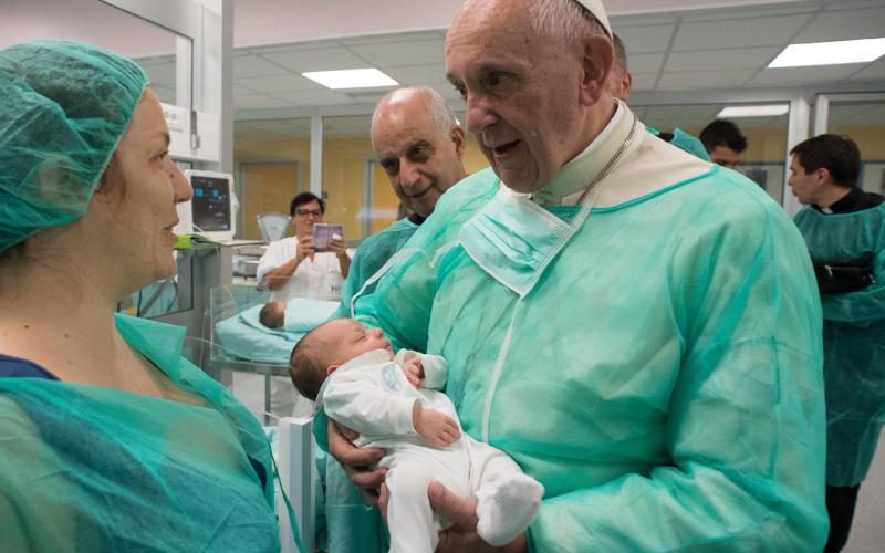 20160916T1457-032-CNS-POPE-MERCY-FRIDAY-LIFE_800-800x500