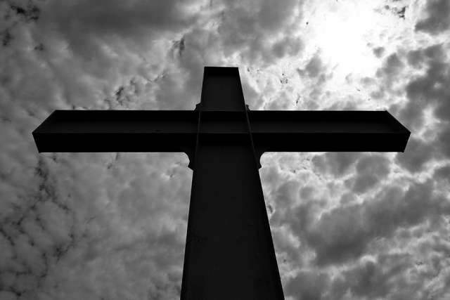 Cross_of_the_Martyrs_Credit_Aaron_Groote_via_Flickr_CC_BY_NC_SA_20_CNA_1_15_16 (1)