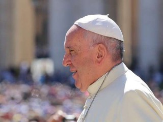 Pope_Francis_in_St_Peters_Square_for_a_Jubilee_of_Mercy_audience_June_18_2016_Credit_Alexey_Gotovskiy_CNA