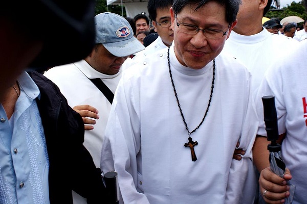 Cardinal_Tagle_at_Luneta_2013_1