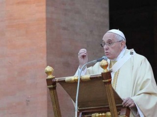 Pope_Francis_gives_the_homily_at_Mass_for_the_Solemnity_of_All_Souls_in_Romes_Verano_cemetery_Nov_1_2014_Credit_Bohumil_Petrik_CNA_3_CNA_11_3_14