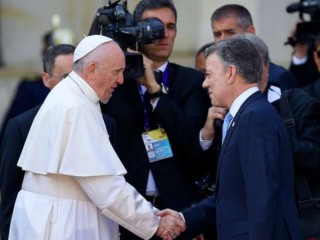 Pope_Francis_meets_the_President_Juan_Manuel_Santos_of_Colombia_Sept_7_2017_Credit_Efrain_Herrera_Presidencia_de_Colombia_CNA_9_7_17