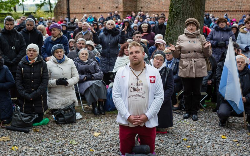 People take part in a mass rosary prayer, begging God "to save Poland and the world" from dangers facing them, in Koden Sanctuary, eastern Poland, on the banks of the Bug - a border river between Poland and Belarus on October 7, 2017. Thousands of Polish Catholics joined hands in human chains on their country's borders for the  "Rosary to the Borders". / AFP PHOTO / Wojtek Radwanski        (Photo credit should read WOJTEK RADWANSKI/AFP/Getty Images)