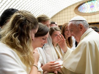 Pope Francis blesses a woman during his weekly audience in Paul VI hall at the Vatican Aug. 9 . (CNS photo/L'Osservatore Romano) See POPE-AUDIENCE-FORGIVENESS Aug. 9, 2017.