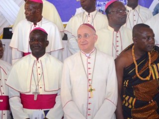 20171114T1216-0356-CNS-GHANA-BISHOPS-FAMILIES_800-690x450