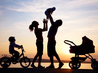 happy-family-silhouette-