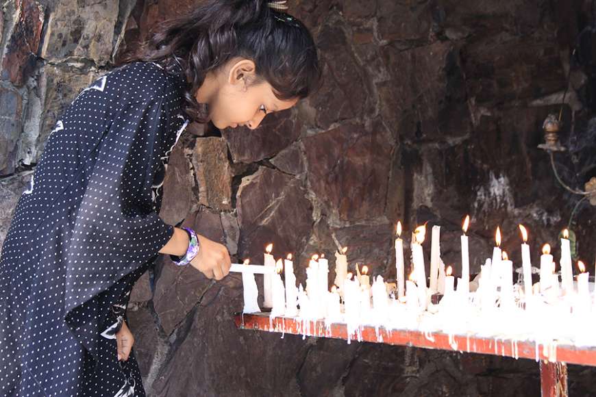 A_young_girl_lights_a_candle_at_a_Marian_Grotto_in_Pakistan_Credit_Magdalena_Wolnik_CNA_12_17_14