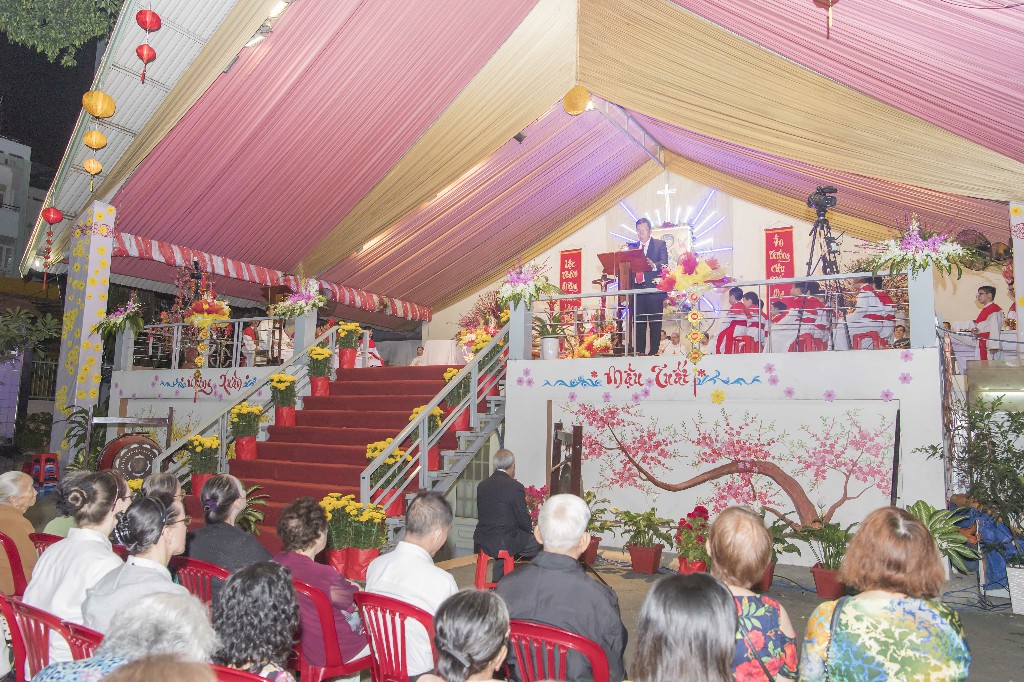 15-20-2018 Giao Thua 1 (11)