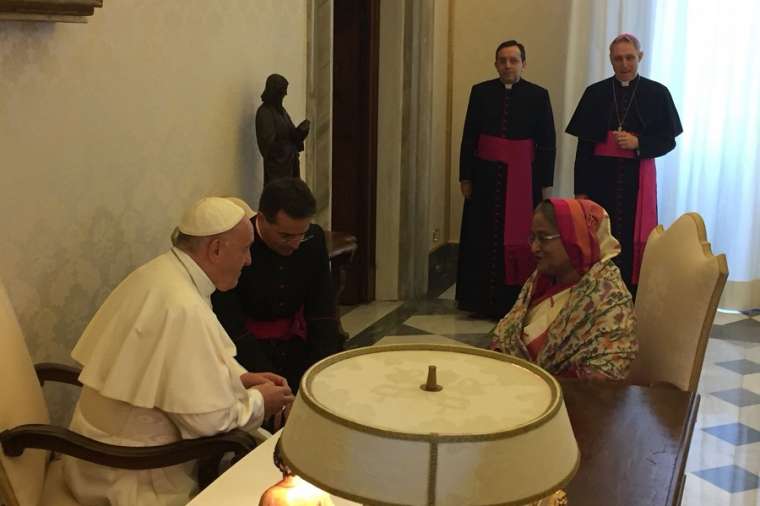 Pope_Francis_meets_Bangladesh_Prime_Minister_Ms_Sheikh_Hasina_at_the_Vatican_Feb_12_2018_Credit_Marco_Mancini_CNA