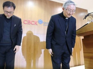 south-korean-archbishop-hyginus-kim-hee-joong-bowed-in-apology-during-a-press-conference-over-allegations-a-priest-abused-a-woman-1519807759213-2