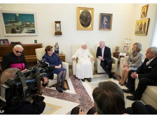 Đức nguyên Giáo hoàng mừng sinh nhật 90 vào năm 2017 - AP