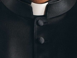 Priest_collar_Credit_alphaspirit_via_wwwshutterstockcom_CNA-690x450