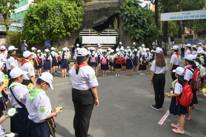 13-05-201820180513 Nhi Dang Hoa (1)