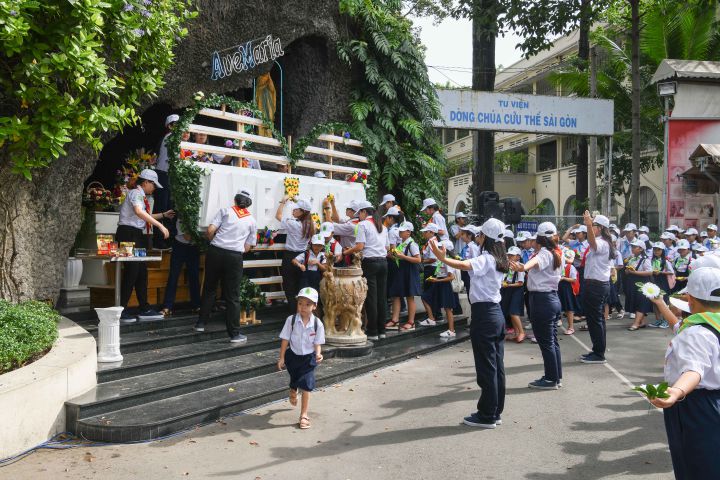 13-05-201820180513 Nhi Dang Hoa (10)