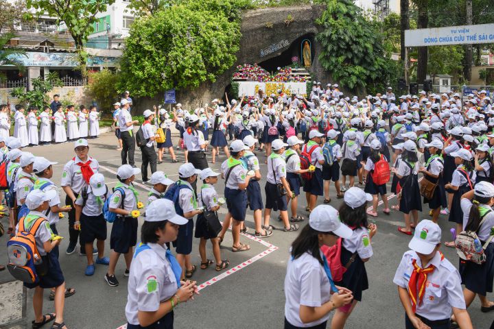 13-05-201820180513 Nhi Dang Hoa (16)