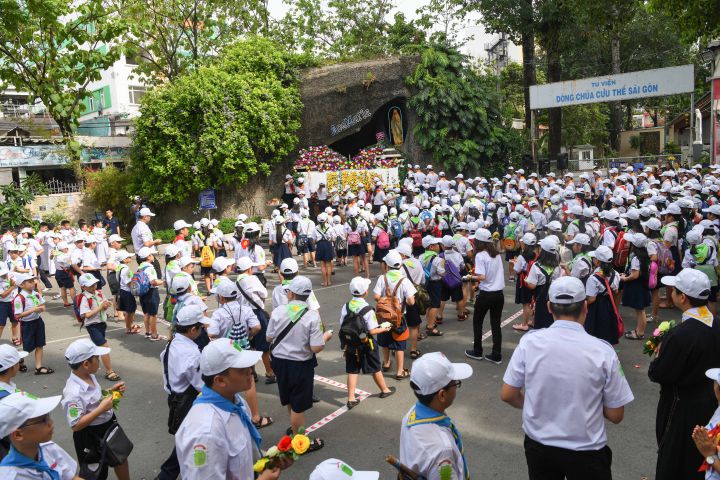 13-05-201820180513 Nhi Dang Hoa (18)