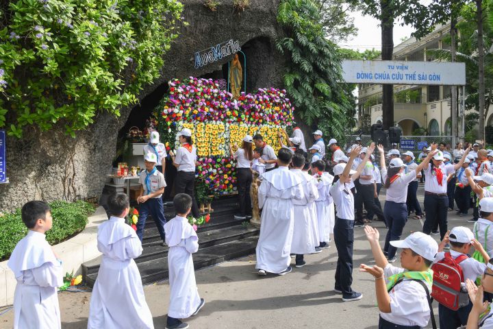 13-05-201820180513 Nhi Dang Hoa (23)