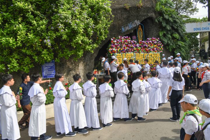 13-05-201820180513 Nhi Dang Hoa (24)
