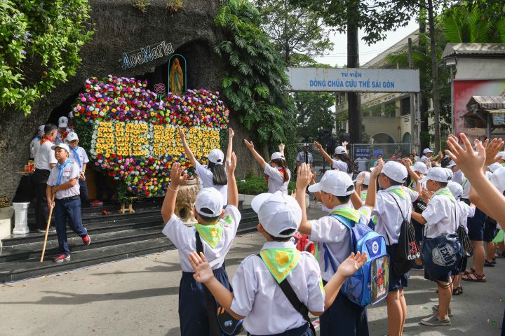 13-05-201820180513 Nhi Dang Hoa (26)