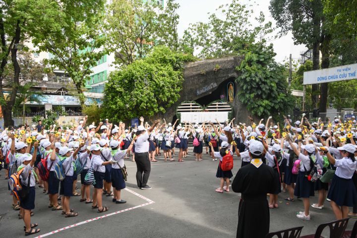 13-05-201820180513 Nhi Dang Hoa (9)