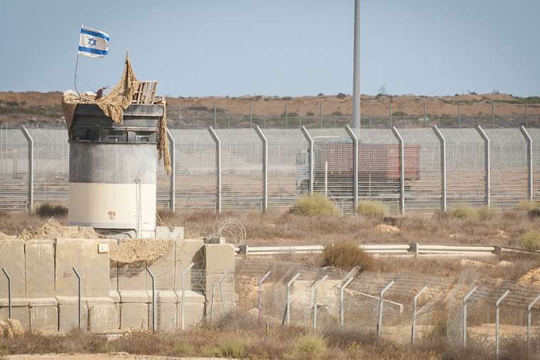 Gaza_Israel_border_Credit_Roman_Yanushevsky_Shutterstock_CNA