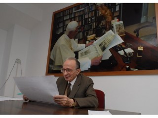 Ông Mario Agnes, cựu giám đốc và giám đốc danh dự của báo Quan sát viên Roma