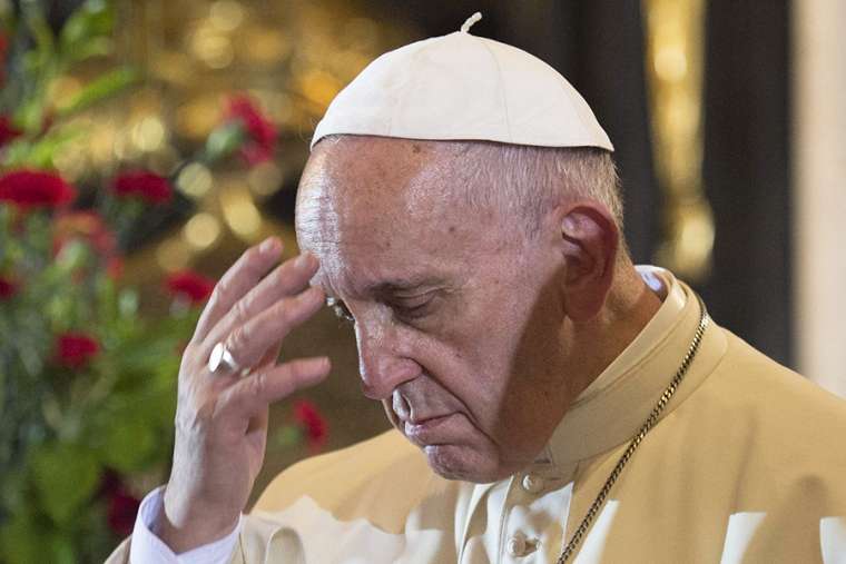 Pope_Francis_prays_at_the_Wawel_Cathedral_in_Krakow_Poland_on_July_27_2016_Credit_LOsservatore_Romano_CNA