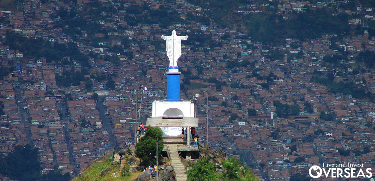 This-Couple-Is-Living-The-Dream-Life-In-Medellin-Colombia