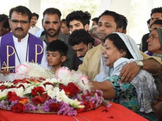 Các Kitô hữu Pakistan thương tiếc các nạn nhân bị giết ngày 15 tháng Tư tại Quetta.