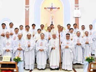 Đức GM Xuân Lộc và các linh mục DCCT trong thánh lễ kết thúc Đại Hội