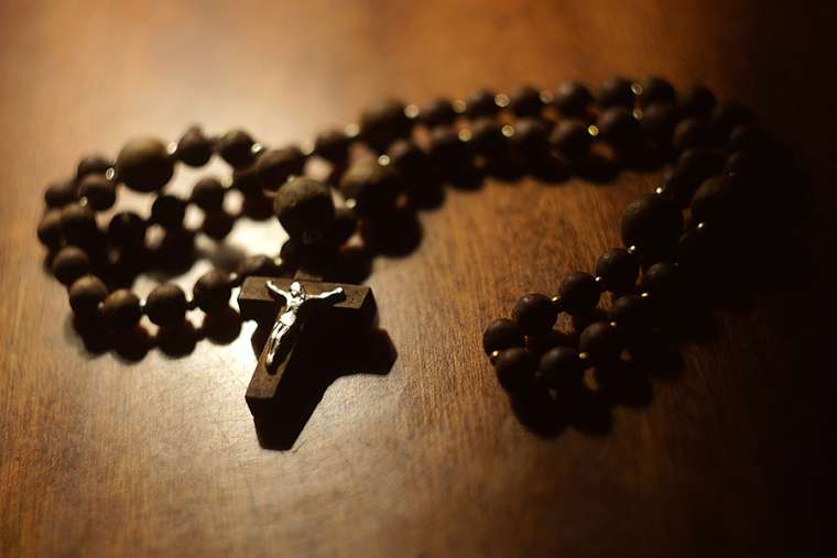 Rosary_Credit_KOBRYN_TARAS_Shutterstock_CNA_1