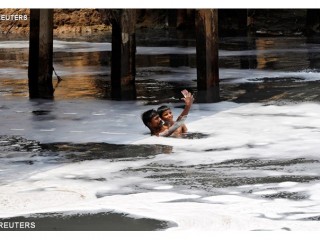 Nạn nhân lũ lụt ở Ấn Độ - REUTERS