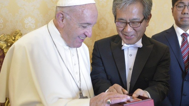 ĐTC Phanxicô và Đại sứ Hàn Quốc _Vatican Media