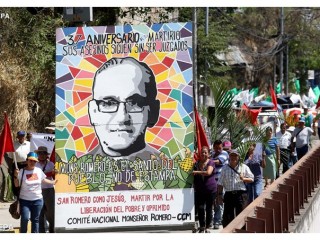 Tuần hành kỷ niệm 37 năm chân phước Romero bị giết - EPA