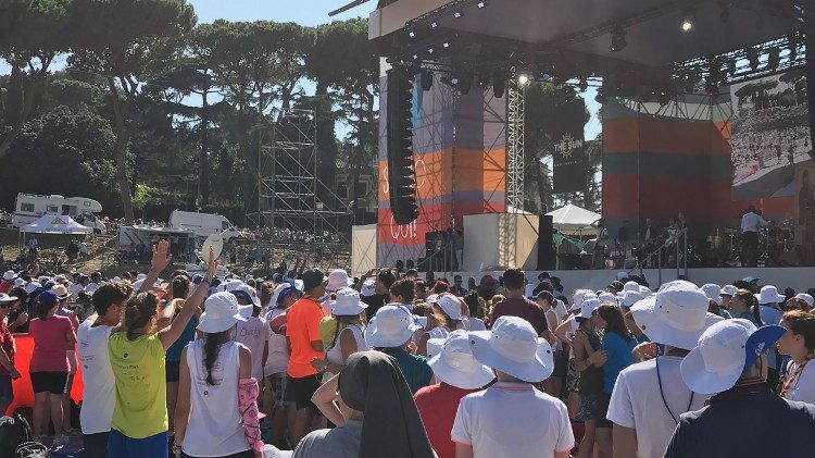 Các bạn trẻ gặp ĐTC tại Circo Massimo