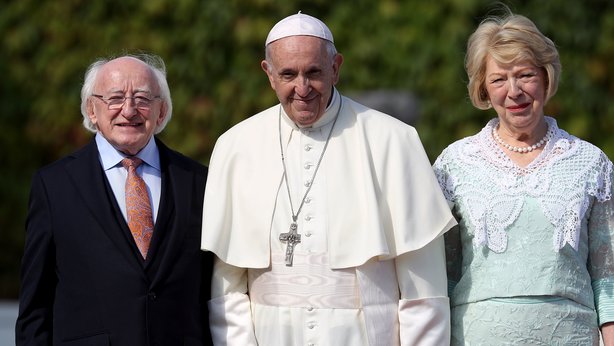 20180825 Pope Francis Arrives in Ireland (1)