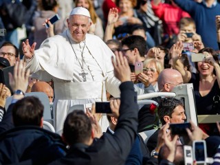 SAINT PETER'S SQUARE, VATICAN CITY, VATICAN - 2016/11/20: Pope Francis greets the faithful as he leaves at the end of a Holy Mass for the closing of the Jubilee of Mercy in St. Peter's Square in Vatican City, Vatican. (Photo by Giuseppe Ciccia/Pacific Press/LightRocket via Getty Images)
