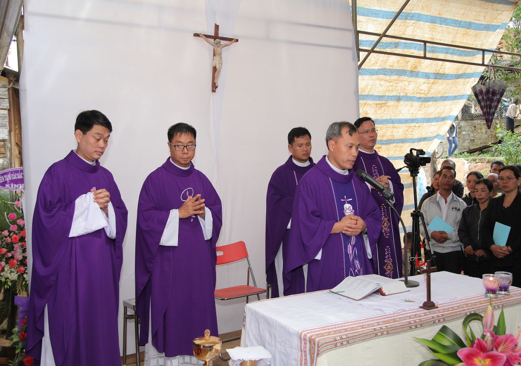 09-09-2018 Anh Em trong Lop 2004 DL (1)