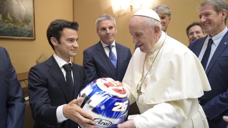 ĐTC gặp phái đoàn các tay đua mô tô  (Vatican Media)