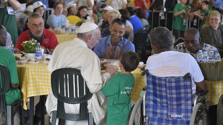 20180916 The pope lunches with the poor at the Hope and Charity Center 4