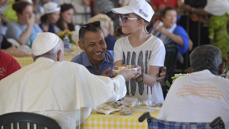 20180916 The pope lunches with the poor at the Hope and Charity Center 5