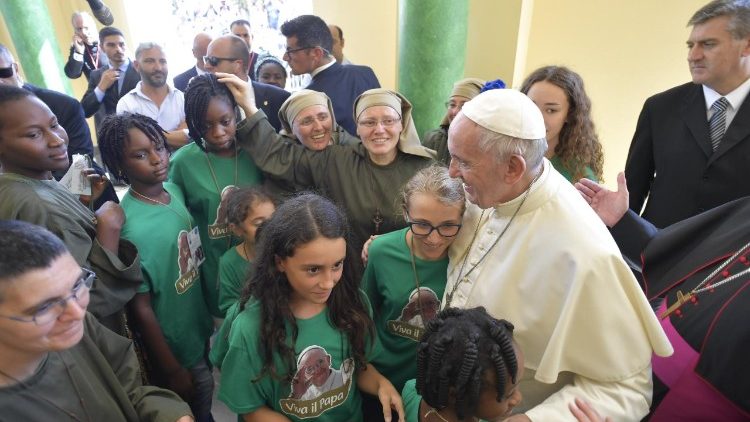 20180916 The pope lunches with the poor at the Hope and Charity Center 7