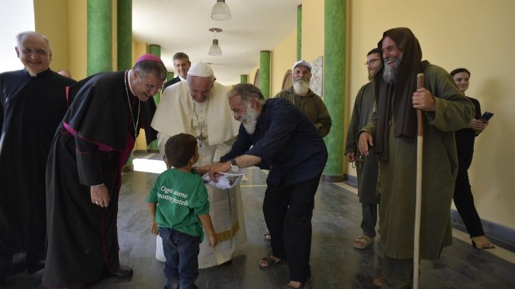 20180916 The pope lunches with the poor at the Hope and Charity Center 8