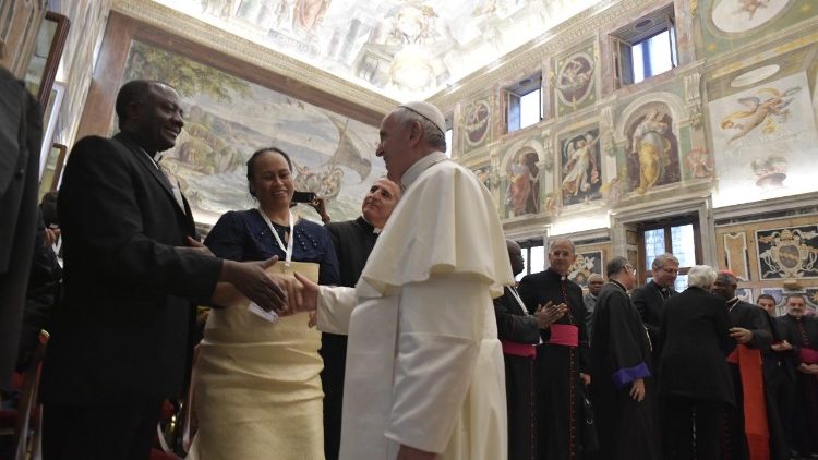 ĐGH tiếp Hội nghị về nạn bài người nước ngoài  (Vatican Media)
