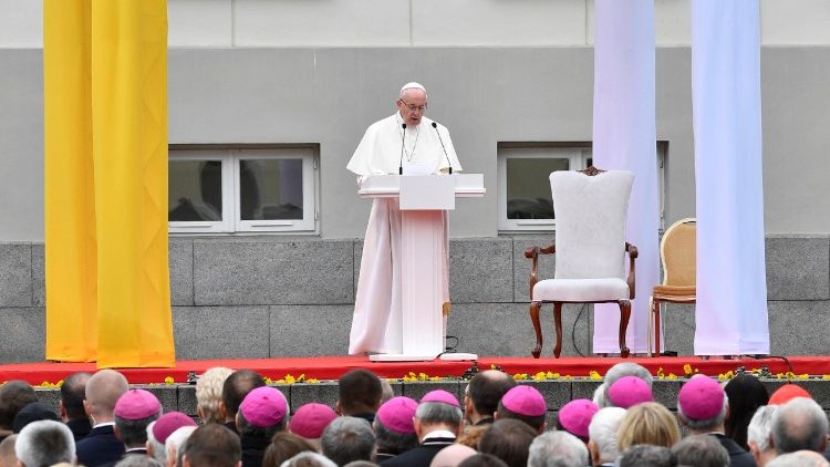 20180923 Francis of Assisi meets the president and the authorities of Lituani 1